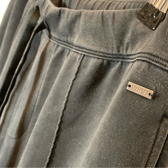 Vuori Women’s Compose Wideleg Pant Shade Black Size SP Retail Price $138.00 - Picture 8 of 14